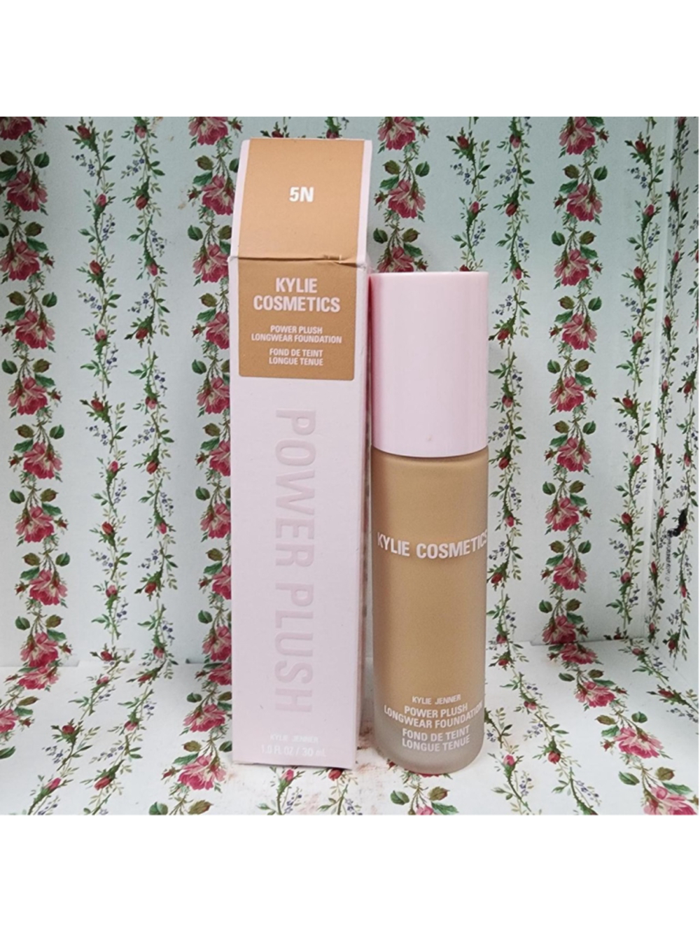 Kylie Cosmetics Power Plush Longwear Foundation in shade 5N
#kylie #foundation